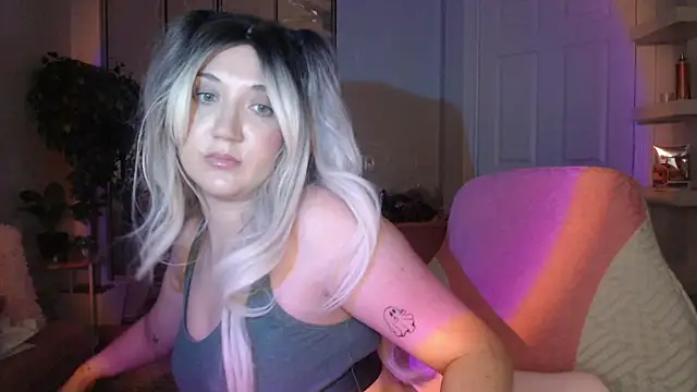 Snapshot of GoddessEmmy chatting on April 2, 5:49 am GoddessEmmy online show from April 2, 5:49 am