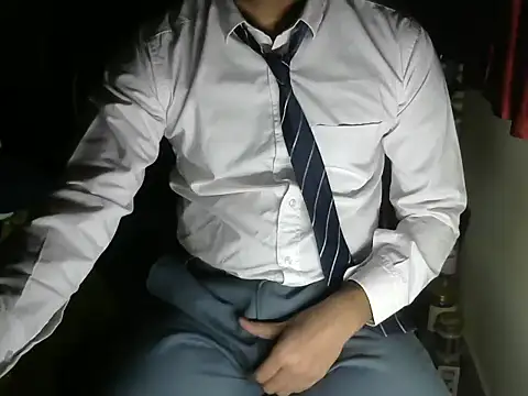 aloneboy1996 online show from December 18, 6:14 pm