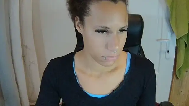 Snapshot of AaliyahHarris chatting on September 29, 8:13 pm AaliyahHarris online show from September 29, 8:13 pm