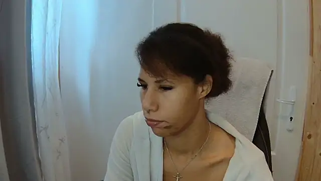 Snapshot of AaliyahHarris chatting on October 15, 12:49 pm AaliyahHarris online show from October 15, 12:49 pm