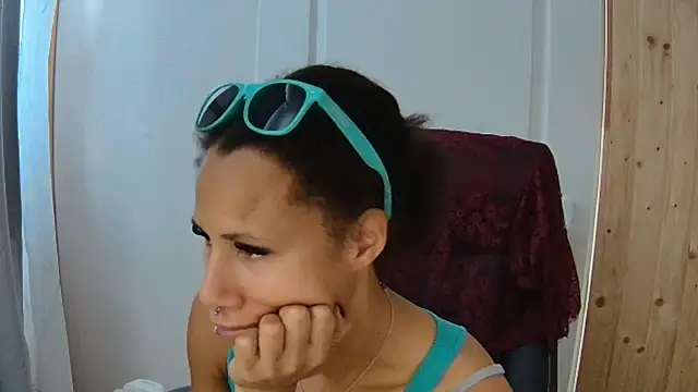 Snapshot of AaliyahHarris chatting on October 22, 1:22 pm AaliyahHarris online show from October 22, 1:22 pm