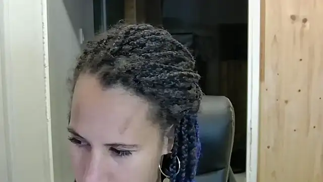 Snapshot of AaliyahHarris chatting on March 5, 6:48 pm AaliyahHarris online show from March 5, 6:48 pm