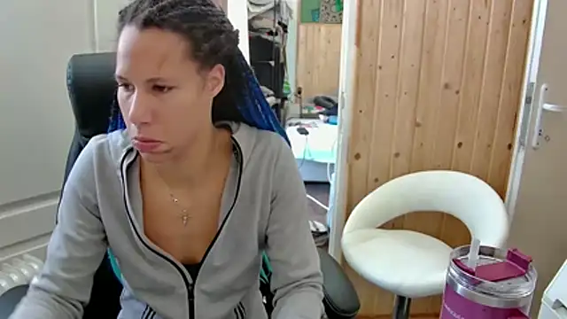 Snapshot of AaliyahHarris chatting on March 10, 9:36 am AaliyahHarris online show from March 10, 9:36 am