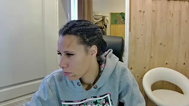 Snapshot of AaliyahHarris chatting on March 11, 3:18 pm AaliyahHarris online show from March 11, 3:18 pm