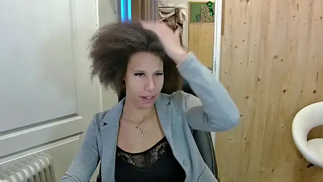 Snapshot of AaliyahHarris chatting on March 12, 4:24 pm AaliyahHarris online show from March 12, 4:24 pm