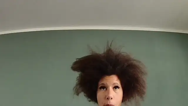 Snapshot of AaliyahHarris chatting on March 18, 8:39 am AaliyahHarris online show from March 18, 8:39 am