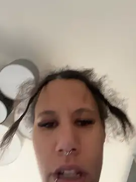 Snapshot of AaliyahHarris chatting on March 21, 7:35 am AaliyahHarris online show from March 21, 7:35 am