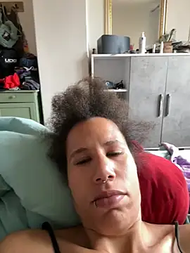 Snapshot of AaliyahHarris chatting on April 8, 5:51 am AaliyahHarris online show from April 8, 5:51 am