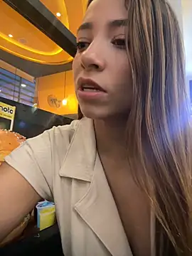 Snapshot of Hall_16 chatting on December 2, 10:34 pm Hall 16 online show from December 2, 10:34 pm