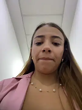 Snapshot of Hall_16 chatting on December 25, 10:37 pm Hall 16 online show from December 25, 10:37 pm