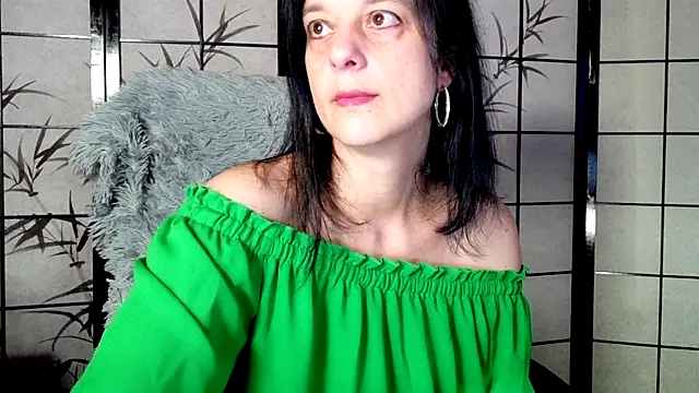 Snapshot of _Sweetlonglips_ chatting on November 14, 6:23 am Sweetlonglips online show from November 14, 6:23 am