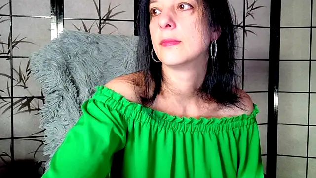 Snapshot of _Sweetlonglips_ chatting on November 24, 6:57 am Sweetlonglips online show from November 24, 6:57 am