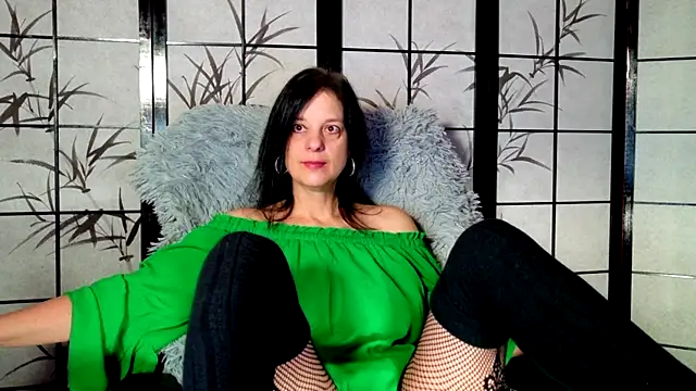 Snapshot of _Sweetlonglips_ chatting on November 28, 4:59 am Sweetlonglips online show from November 28, 4:59 am