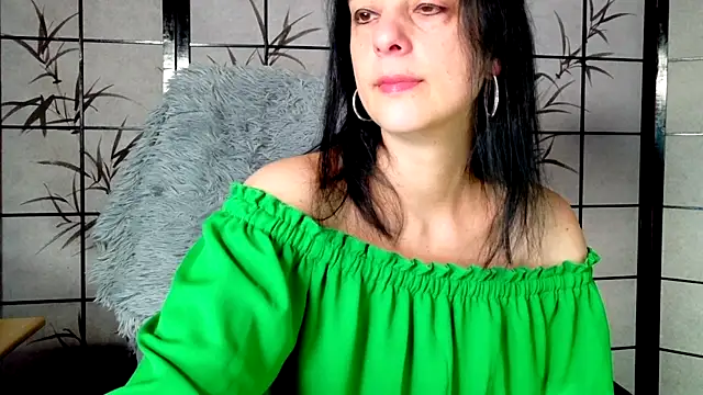 Snapshot of _Sweetlonglips_ chatting on January 13, 5:57 am Sweetlonglips online show from January 13, 5:57 am