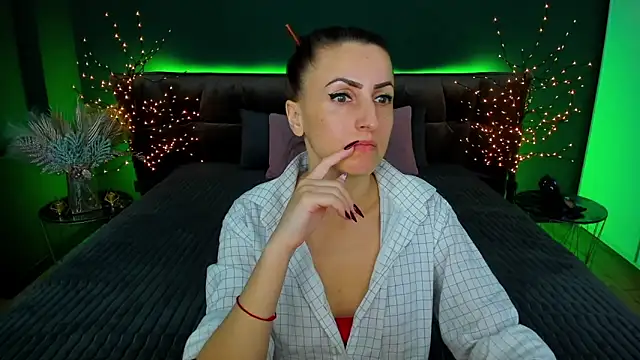Rebecca Diamond online show from January 29, 6:43 am