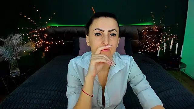 Rebecca Diamond online show from February 12, 5:46 am