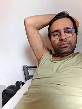 Snapshot of Azad64 chatting on March 21, 9:47 am Azad64 online show from March 21, 9:47 am