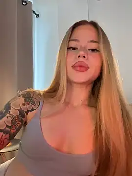 Snapshot of curchez_ chatting on January 13, 8:14 pm curchez online show from January 13, 8:14 pm