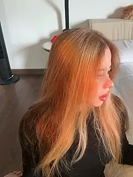 Snapshot of curchez_ chatting on February 10, 6:45 pm curchez online show from February 10, 6:45 pm