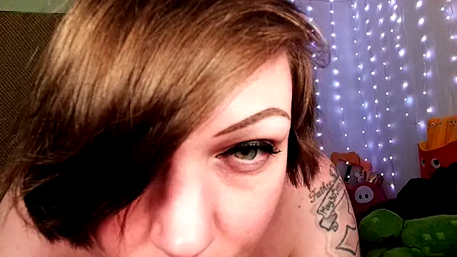 GamerGirlRoxyAndLee online show from March 2, 4:07 am