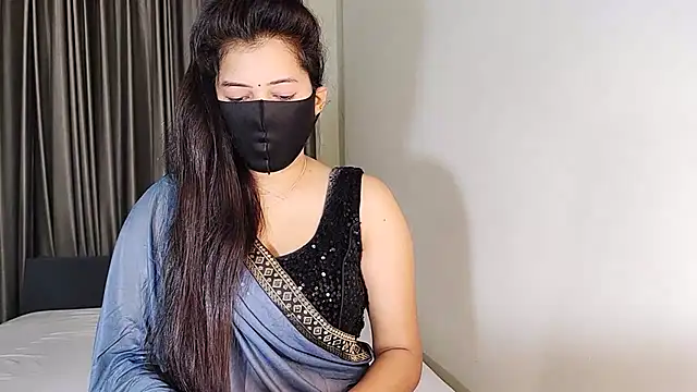YourLovelyQueen online show from December 23, 4:22 am