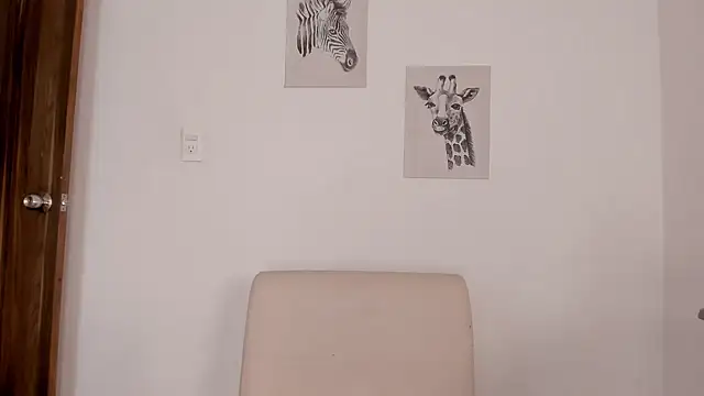 Snapshot of Hanna_Risso chatting on March 4, 4:57 pm Hanna Risso online show from March 4, 4:57 pm