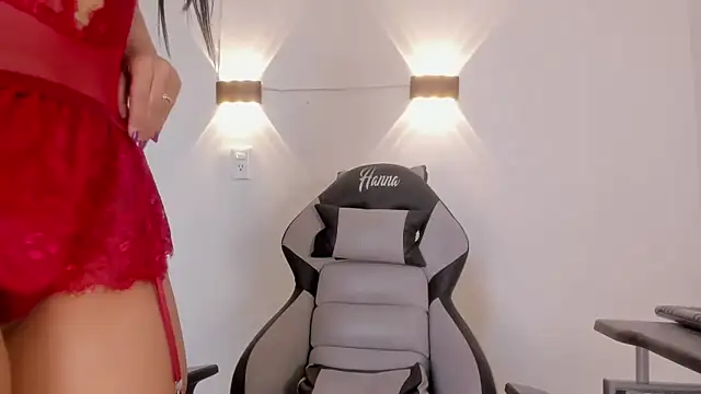 Snapshot of Hanna_Risso chatting on March 9, 5:50 pm Hanna Risso online show from March 9, 5:50 pm