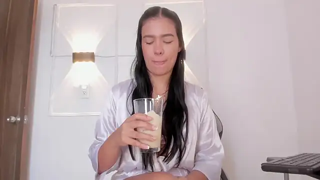 Snapshot of Hanna_Risso chatting on March 21, 6:11 pm Hanna Risso online show from March 21, 6:11 pm