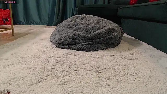 natasha-bigas online show from November 22, 8:30 pm