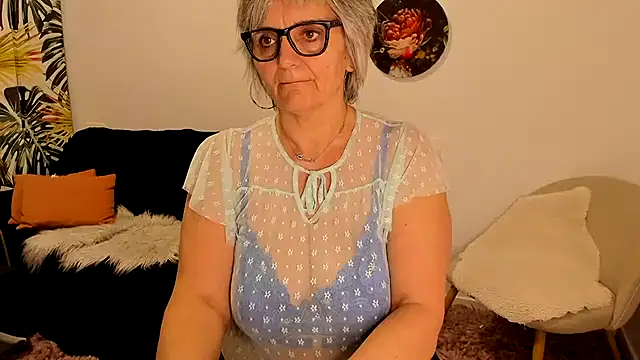 Milf-Ella online show from February 24, 9:35 pm