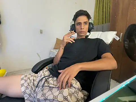 Max TheHorseDick online show from January 3, 2:43 am