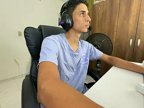 Max TheHorseDick online show from February 1, 4:46 am