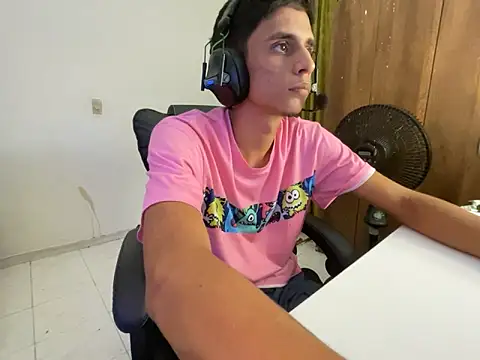 Max TheHorseDick online show from February 2, 5:42 am