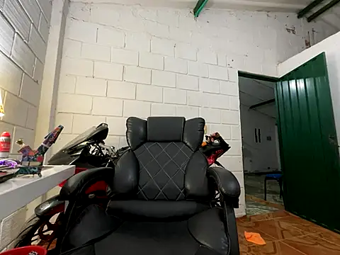 Max TheHorseDick online show from November 18, 10:47 pm