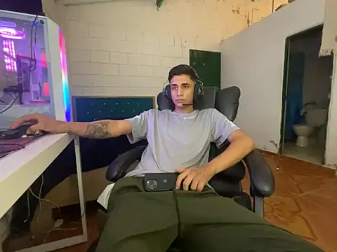 Max TheHorseDick online show from March 18, 3:42 am