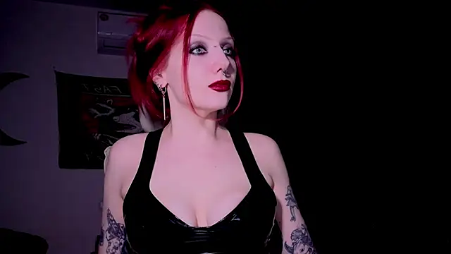 Ivon Diaz online show from May 7, 10:15 pm