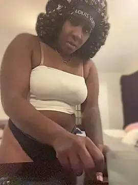 Foreignthababyy online show from May 18, 7:52 pm