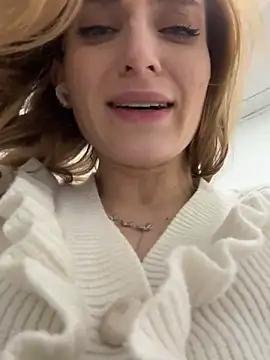 Snapshot of -AngelAri- chatting on December 20, 9:17 pm -AngelAri- online show from December 20, 9:17 pm