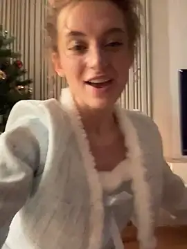 Snapshot of -AngelAri- chatting on December 24, 6:06 pm -AngelAri- online show from December 24, 6:06 pm