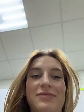 Snapshot of -AngelAri- chatting on December 29, 6:05 pm -AngelAri- online show from December 29, 6:05 pm