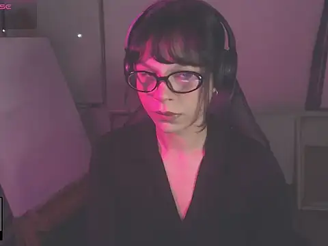 Snapshot of alien__show chatting on March 9, 3:21 am alien show online show from March 9, 3:21 am