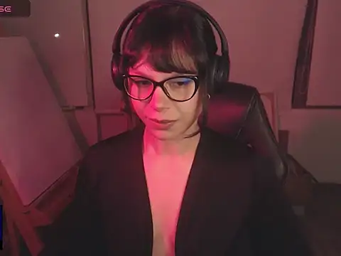 Snapshot of alien__show chatting on March 16, 9:46 am alien show online show from March 16, 9:46 am