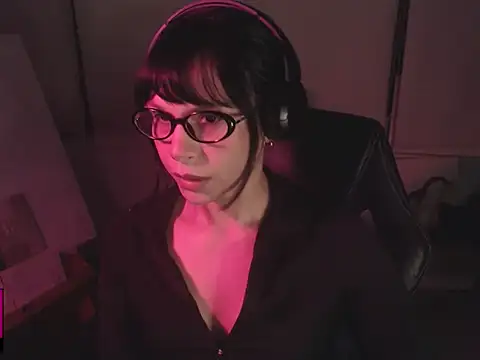 Snapshot of alien__show chatting on March 30, 6:03 am alien show online show from March 30, 6:03 am