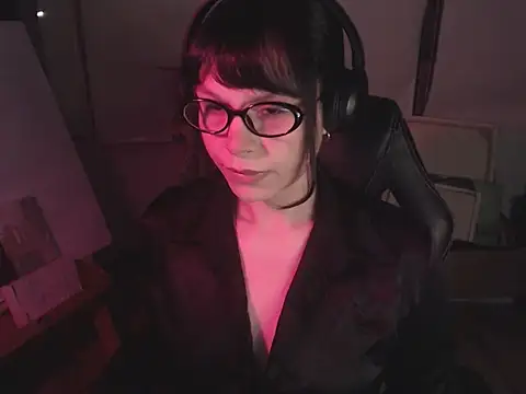 Snapshot of alien__show chatting on April 1, 3:40 am alien show online show from April 1, 3:40 am