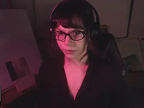 Snapshot of alien__show chatting on April 3, 3:59 am alien show online show from April 3, 3:59 am