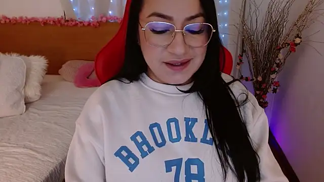lucy luu  online show from March 5, 7:27 pm