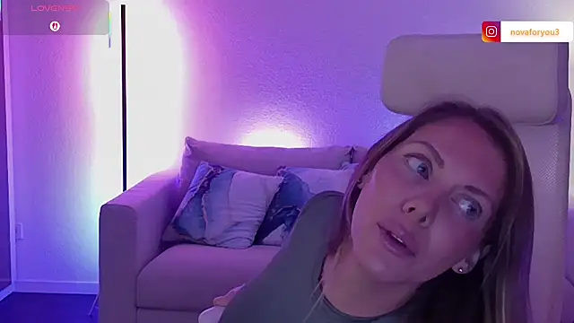 novaforyou1 online show from November 18, 9:41 pm