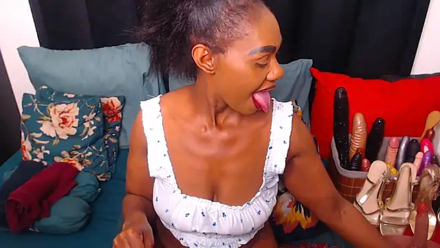 Snapshot of sexybootylicious chatting on October 17, 1:35 pm sexybootylicious online show from October 17, 1:35 pm