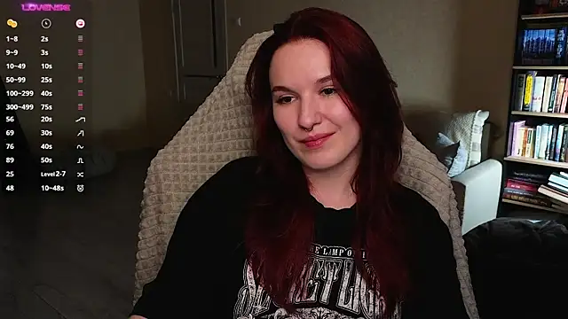 Snapshot of Val_lava chatting on April 13, 8:03 pm Val lava online show from April 13, 8:03 pm