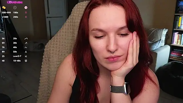 Snapshot of Val_lava chatting on April 20, 8:54 pm Val lava online show from April 20, 8:54 pm